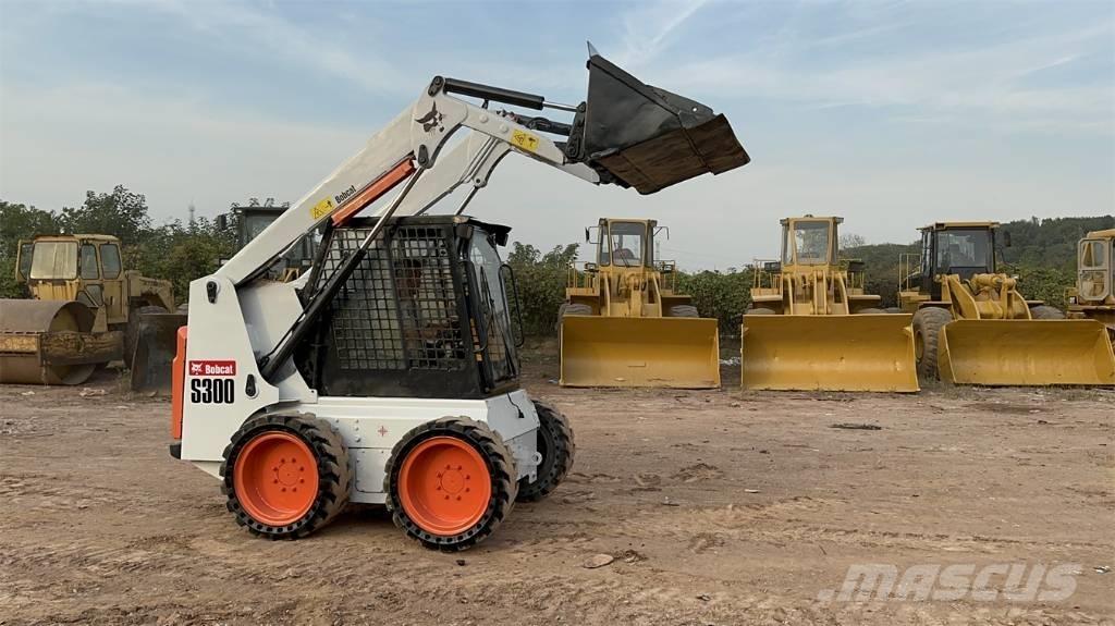 Bobcat S 300 滑移轉向裝載機