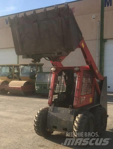 Gehl 4240 滑移轉向裝載機