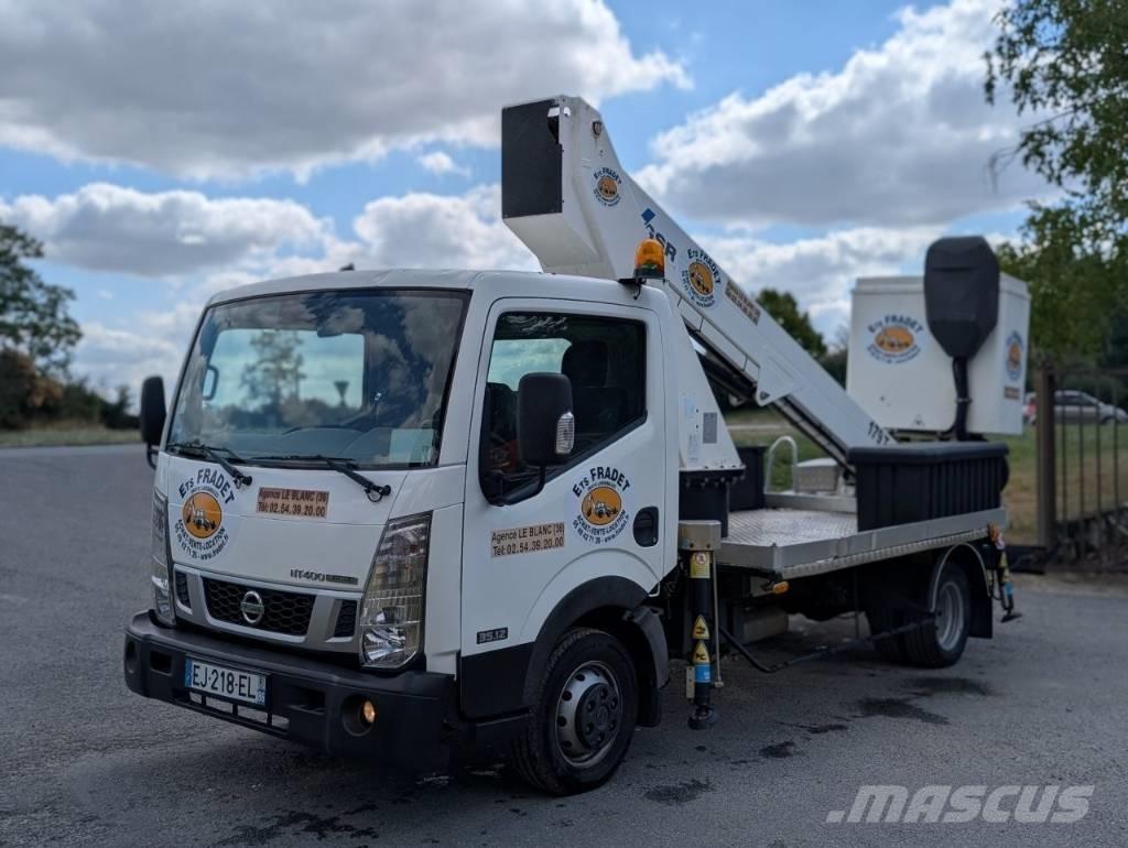 Nissan NT400 卡車裝載高空作業車