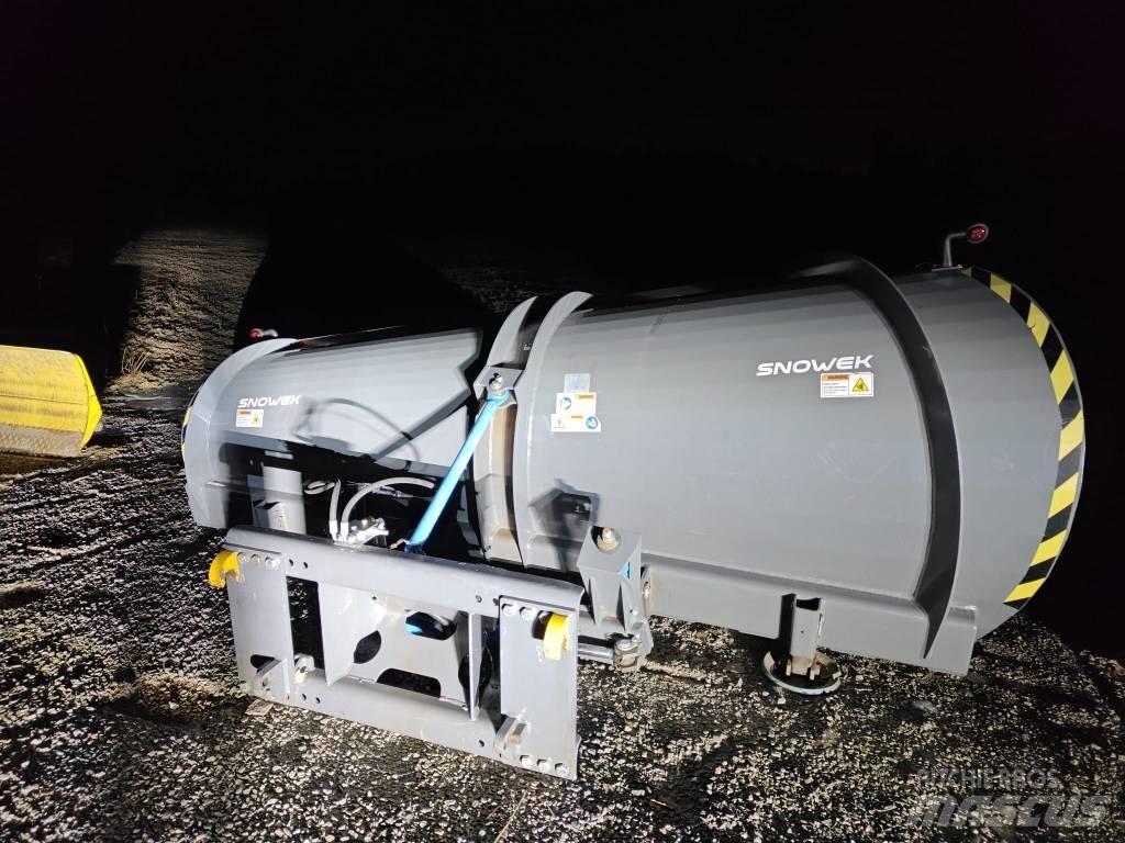 Snowek U320 alueaura 刮雪板和犁