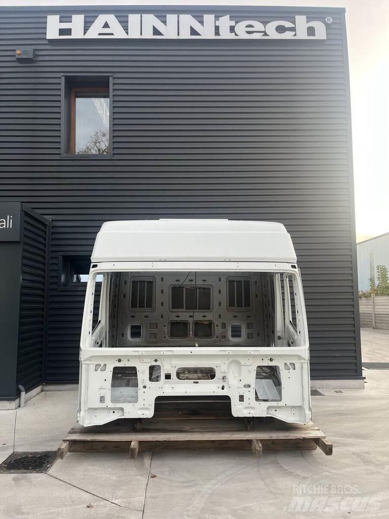 Iveco EUROSTAR 駕駛室與內部