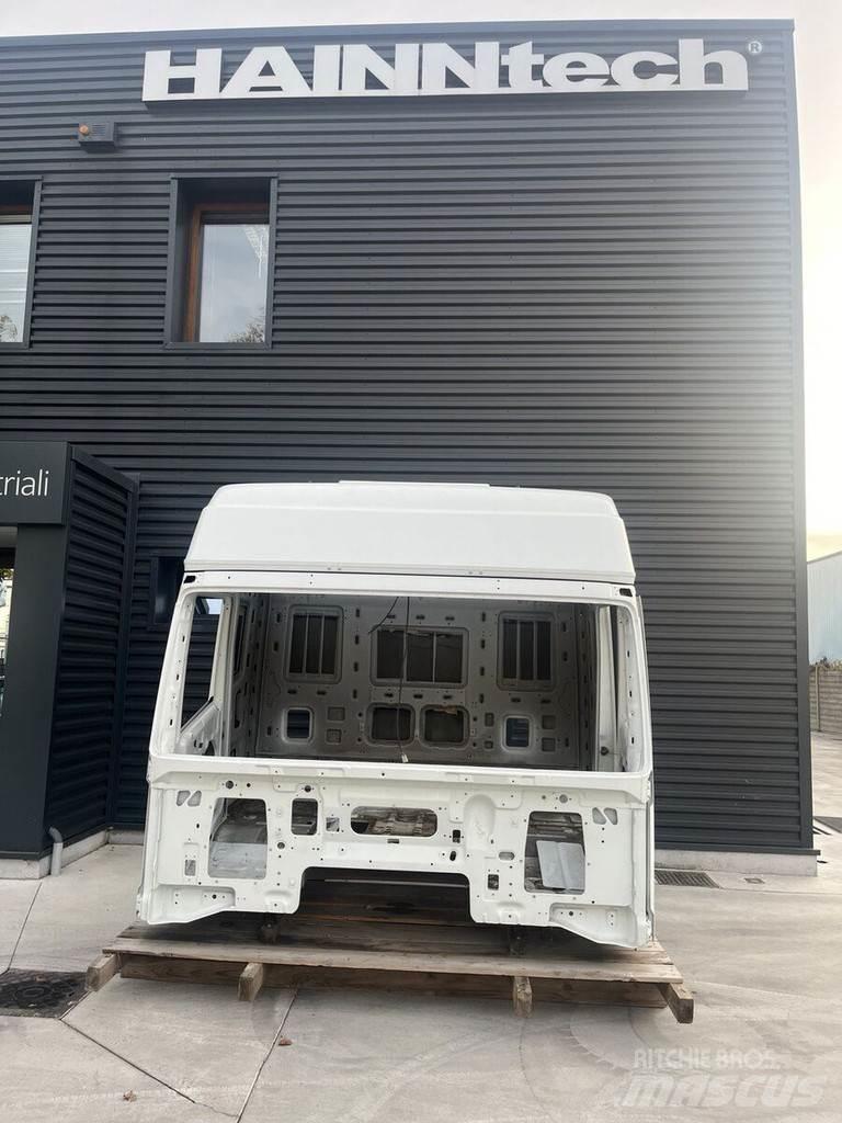 Iveco EUROSTAR 駕駛室與內部