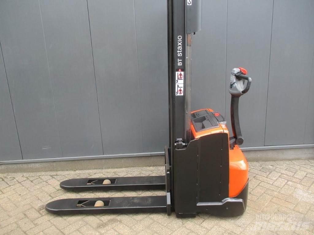 Toyota SWE 120 行走控制式堆積機