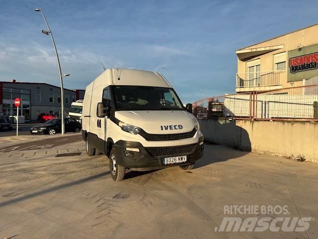 Iveco 35C 12 廂式貨物運輸車