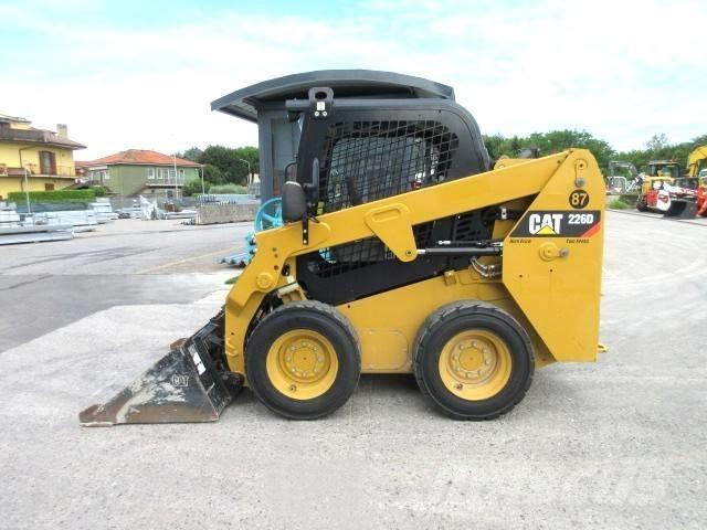 CAT 226 D 滑移轉向裝載機