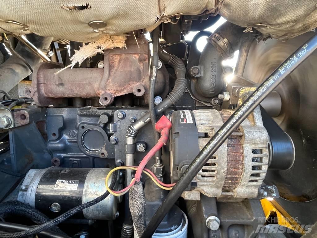 New Holland LS 185 B 滑移轉向裝載機