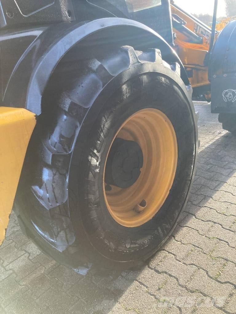 JCB TM 310 S 農業用伸縮臂裝載機