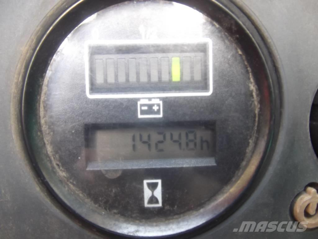 Linde L 12 V-2336 自走式堆積機