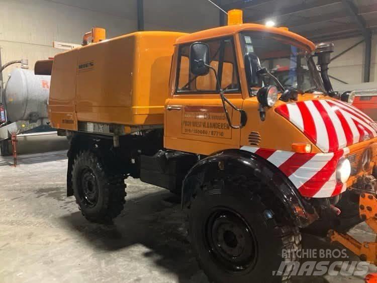 Mercedes-Benz unimog 掃倉機