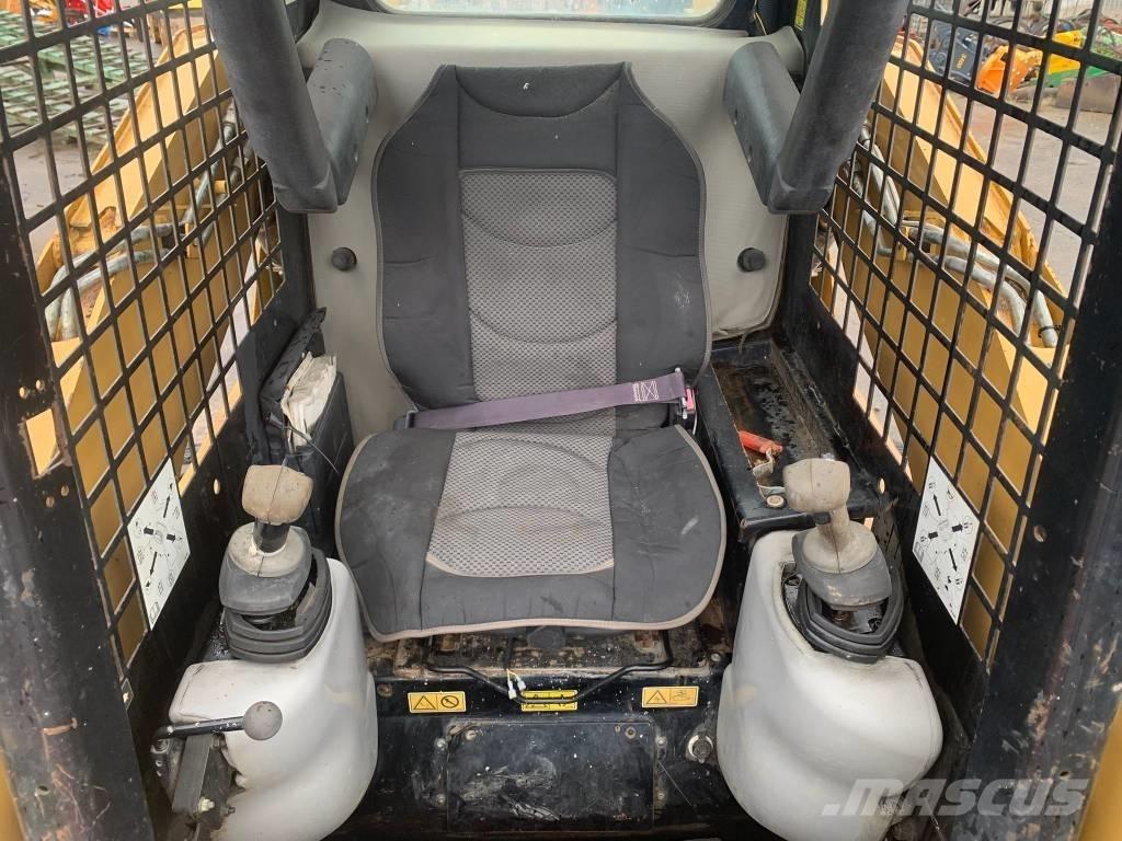 CAT 257 B 滑移轉向裝載機