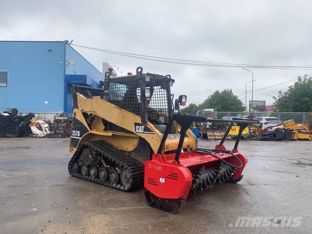CAT 257 B 滑移轉向裝載機