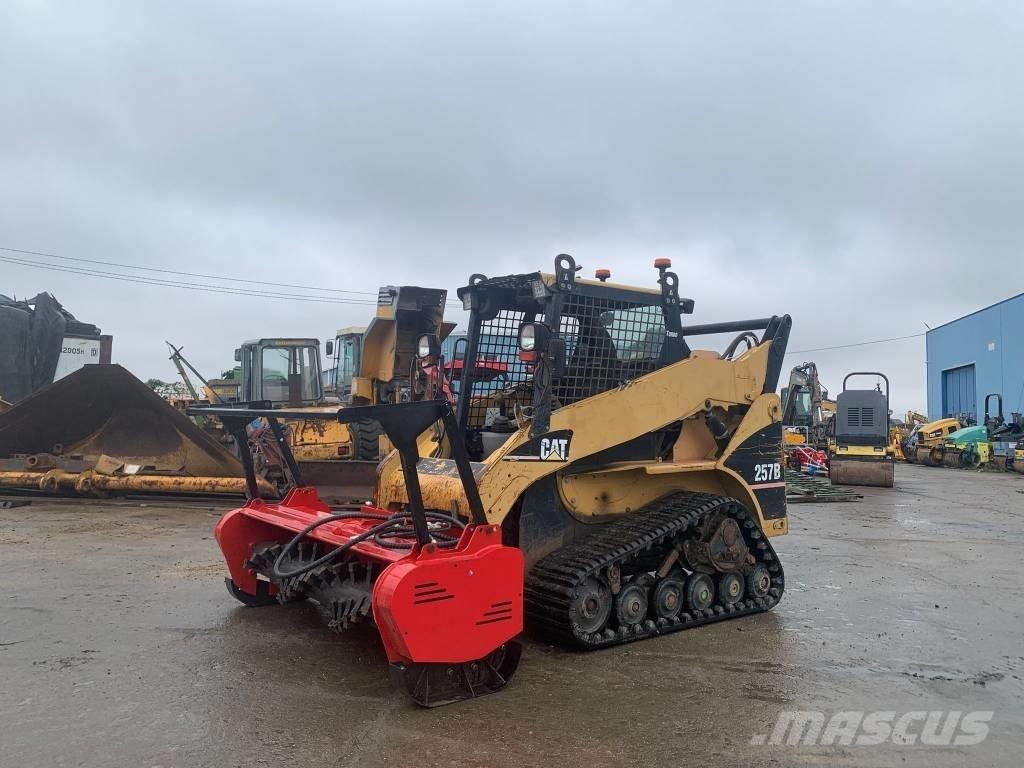 CAT 257 B 滑移轉向裝載機