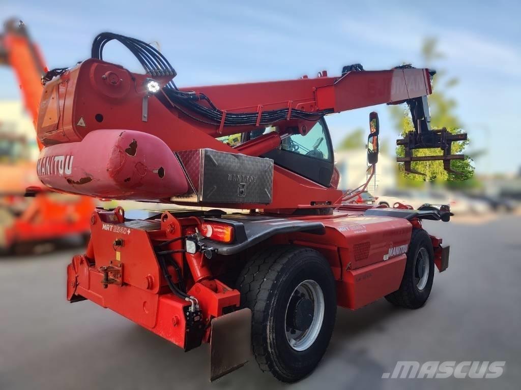 Manitou MRT 2540 伸縮臂操作車