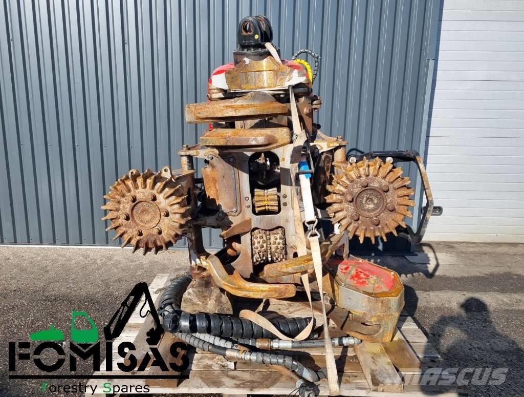 Komatsu C144 收穫機頭