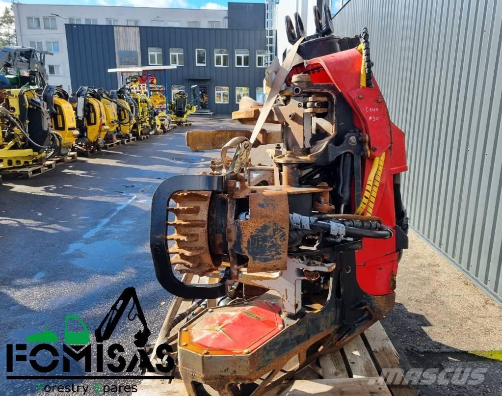 Komatsu C144 收穫機頭