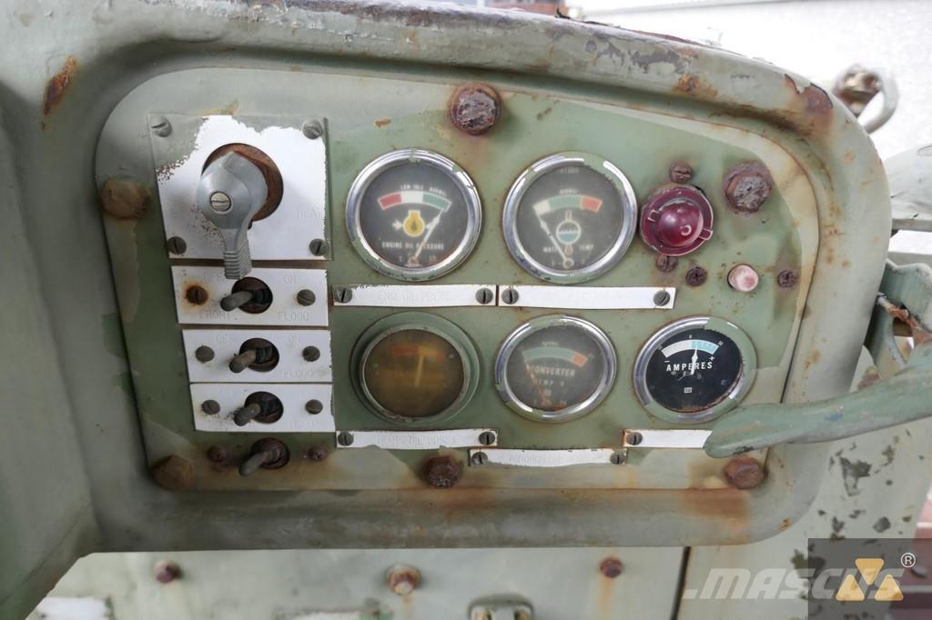 CAT D7F Ex-army 履帶推土機