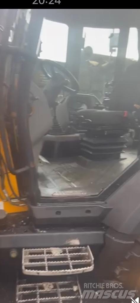 JCB 3CX Compact 反鏟裝載機
