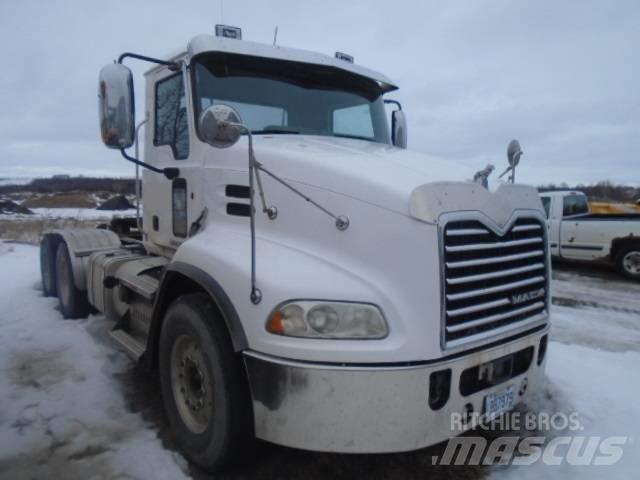 Mack CXU 613 曳引機組件