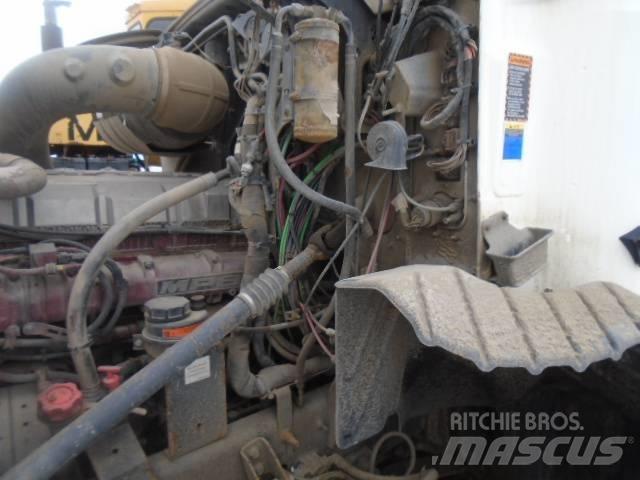 Mack CXU 613 曳引機組件