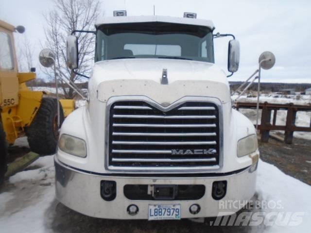 Mack CXU 613 曳引機組件
