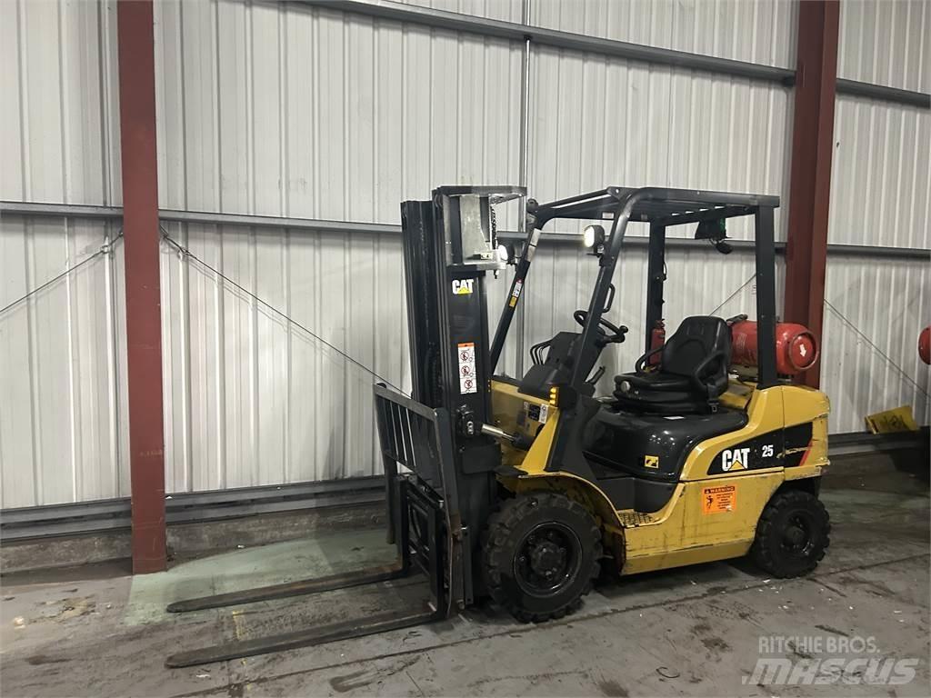 CAT GP25NT 液化石油氣LPG卡車