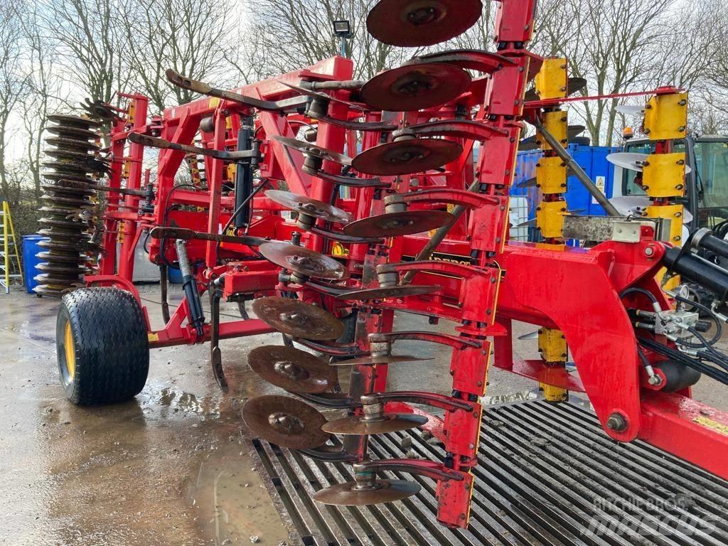 Väderstad Topdown400 中耕管理機