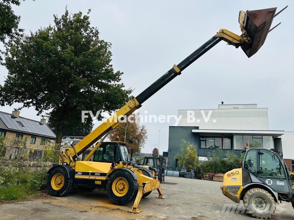 CAT TH 63 伸縮臂操作車