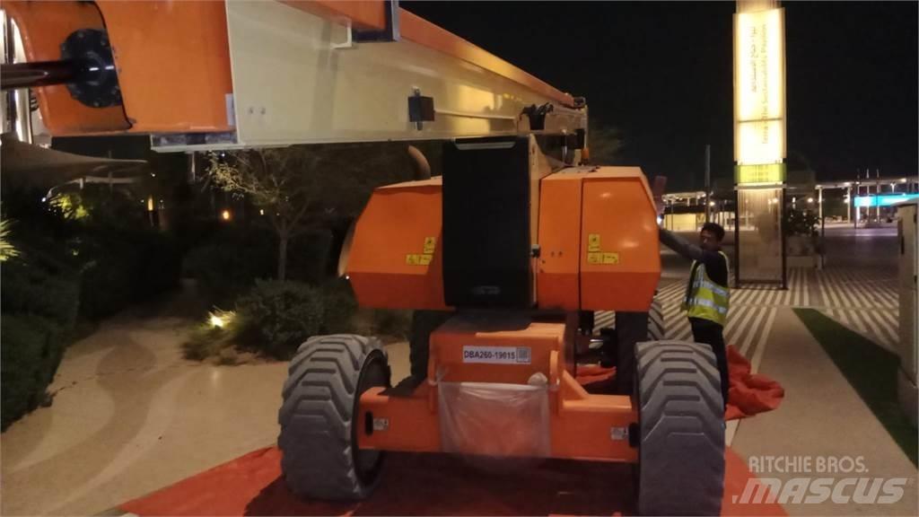 JLG 800AJ 曲臂高空作業車