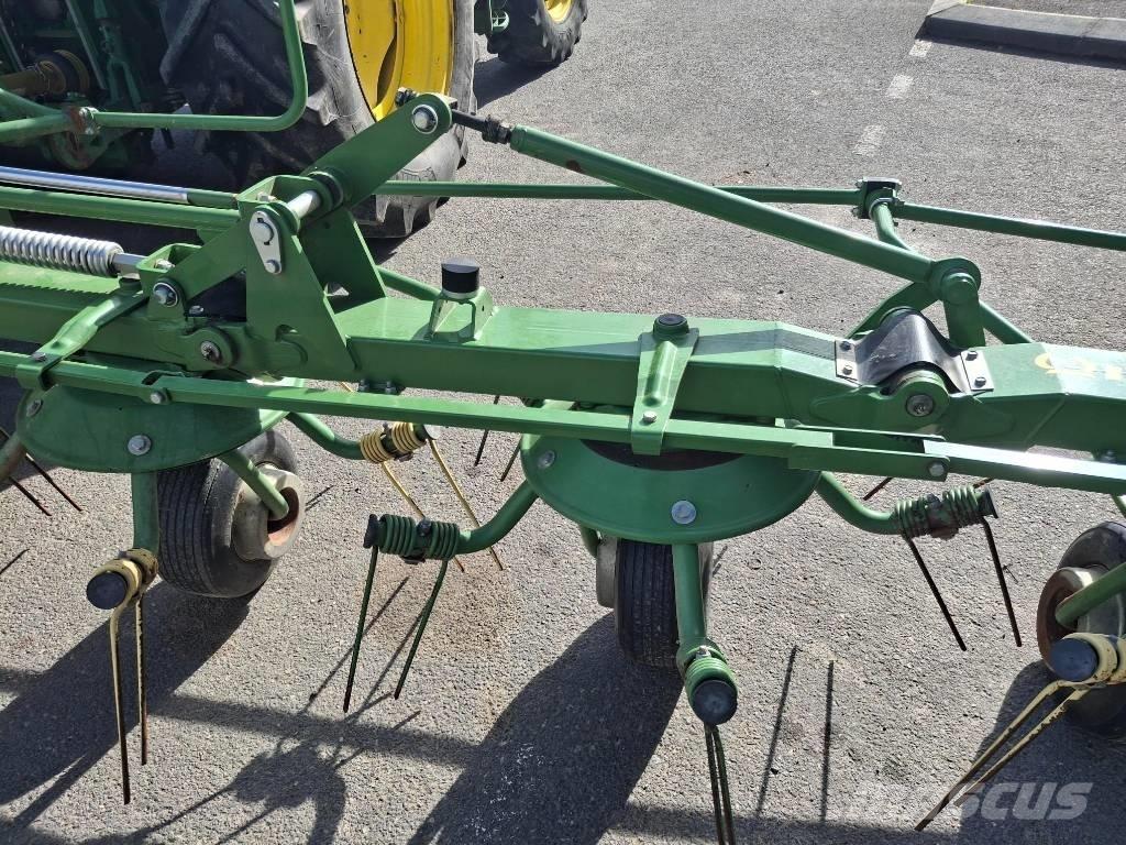 Krone KW 7.92/8 耙與翻草機