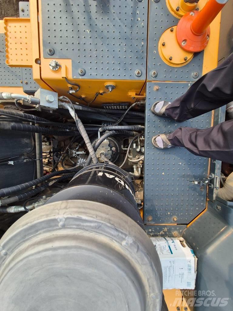 Hyundai HX320A 履帶式 挖土機/掘鑿機/挖掘機