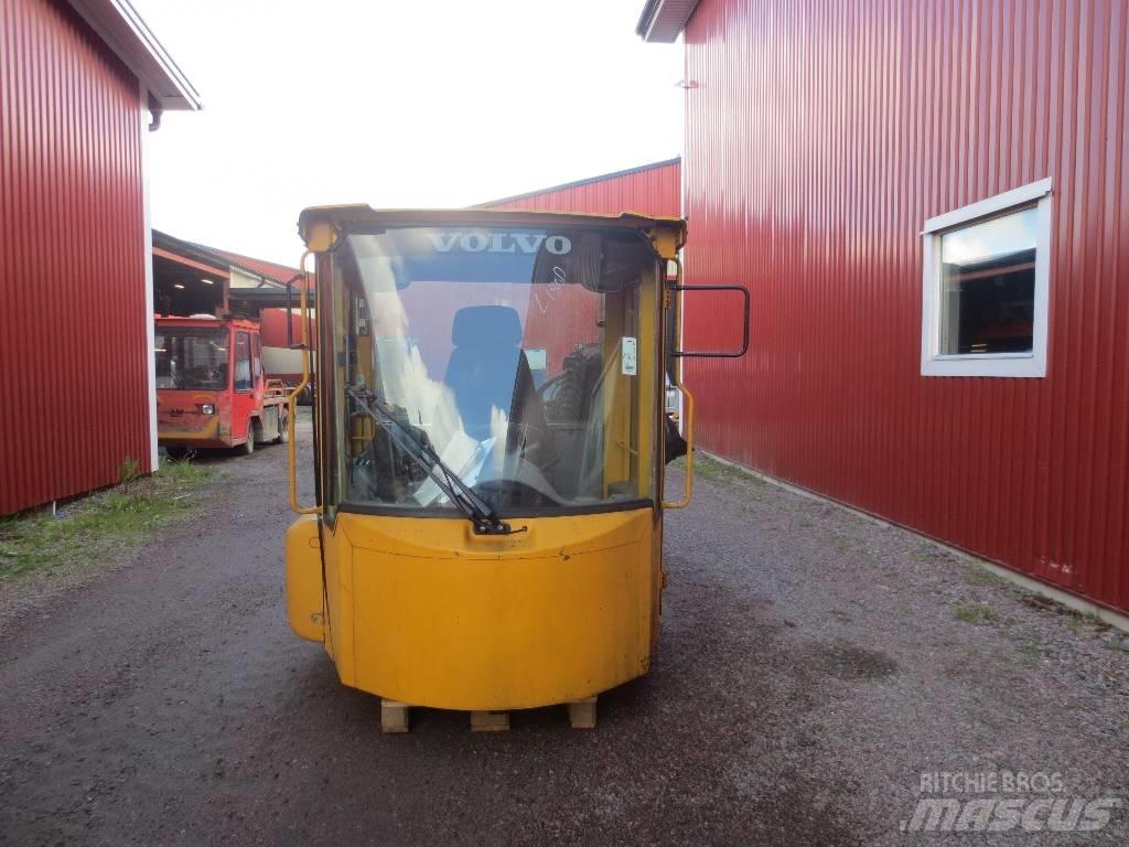 Volvo L 180 D 駕駛室與內部