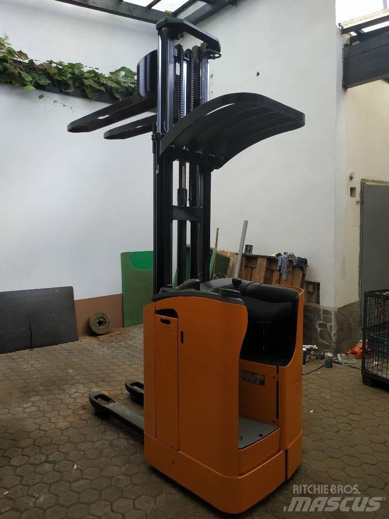 Still Aufsitzstapler 電動堆高機