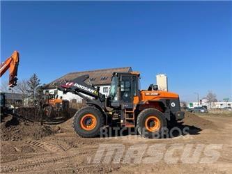 Doosan DL 220 輪胎式裝載機