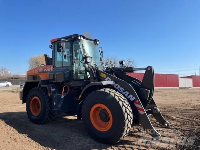 Doosan DL 220 輪胎式裝載機