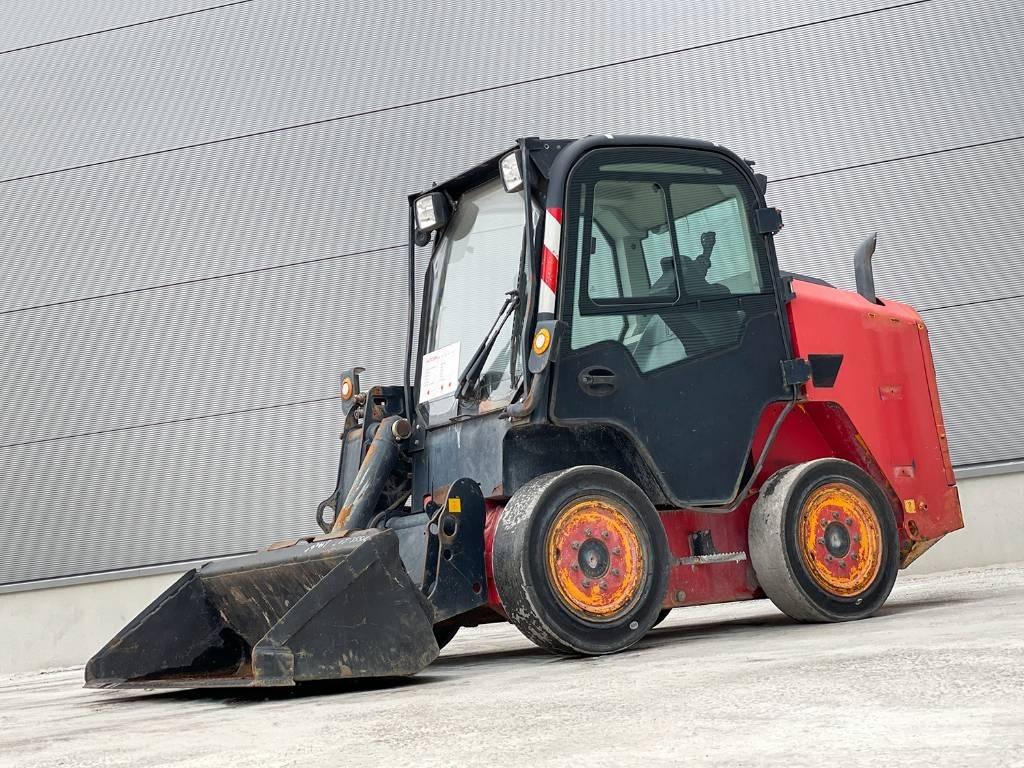JCB R260 滑移轉向裝載機