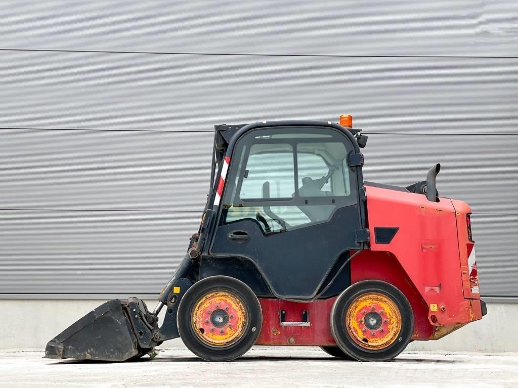 JCB R260 滑移轉向裝載機
