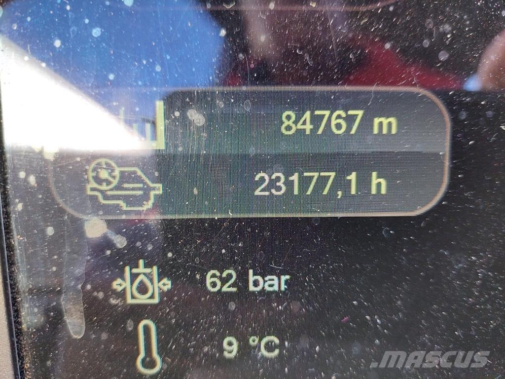 Komatsu 911 收穫機