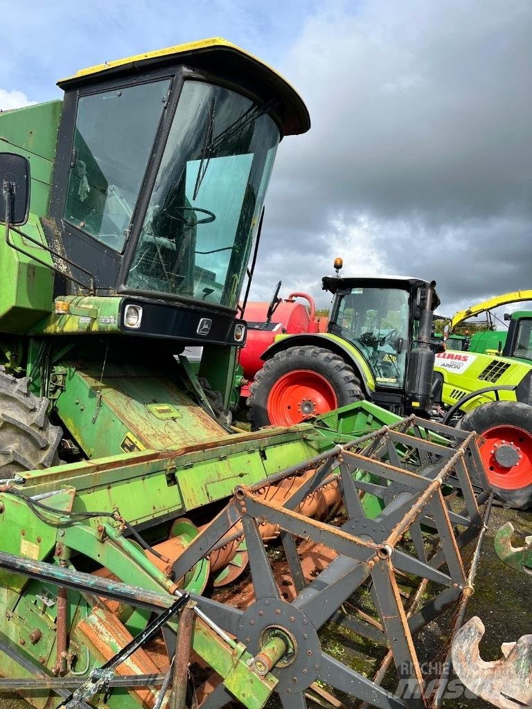 John Deere 1055 聯合收穫機
