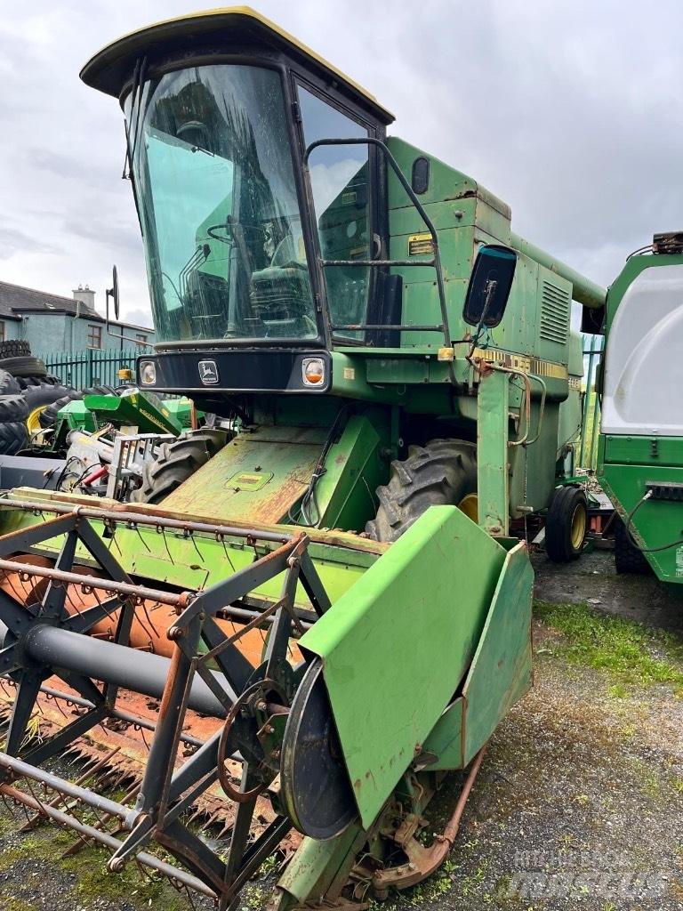 John Deere 1055 聯合收穫機