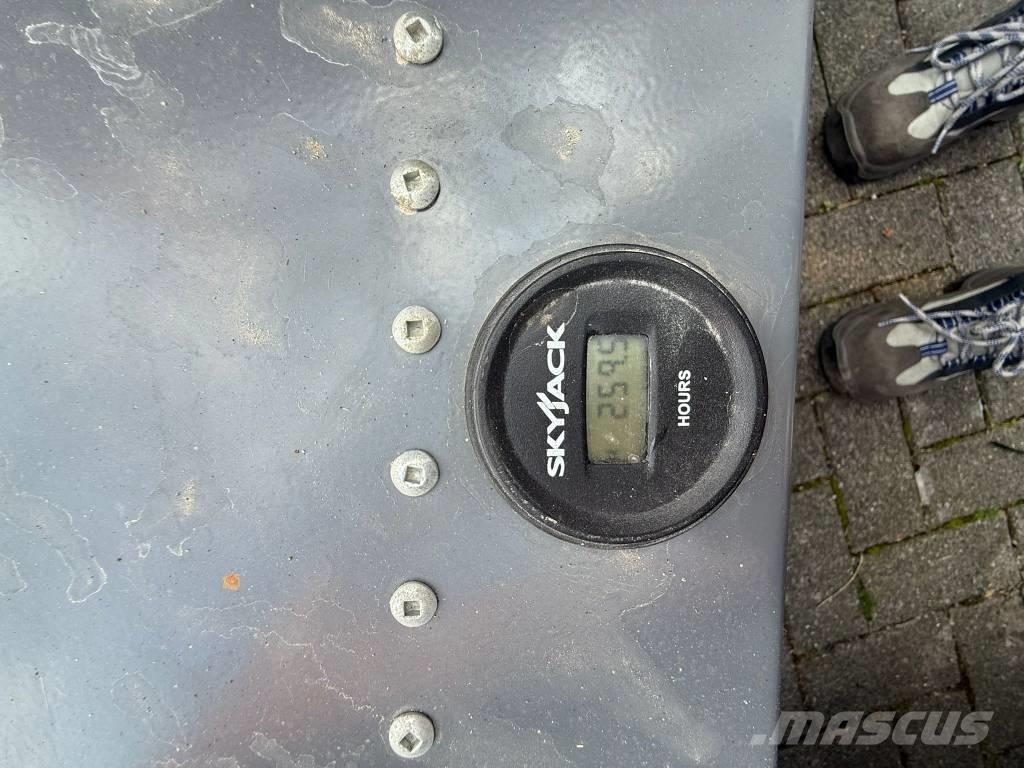 SkyJack SJ 3219 剪式升降機