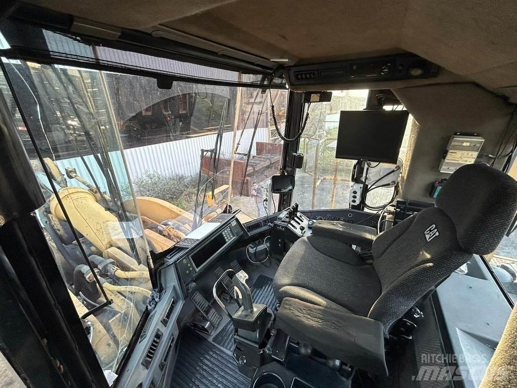CAT 990 輪胎式裝載機
