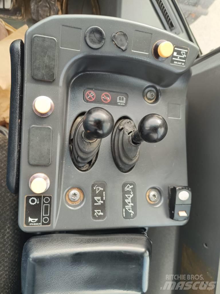 CAT 972 M 輪胎式裝載機
