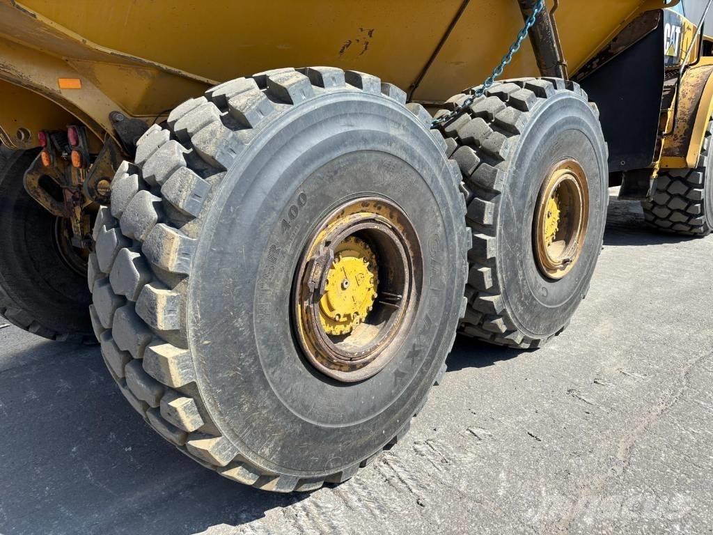CAT 745 C 鉸接式起吊車