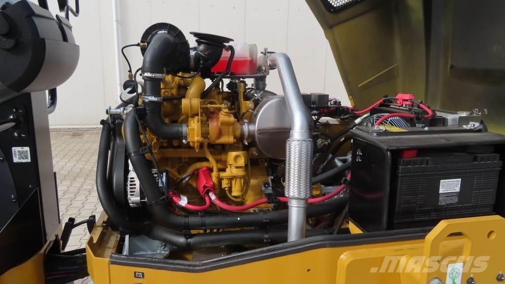 CAT CC4.0 複合式滾壓機