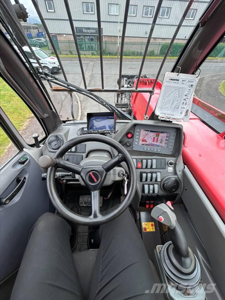 Manitou MRT 2550 伸縮臂操作車