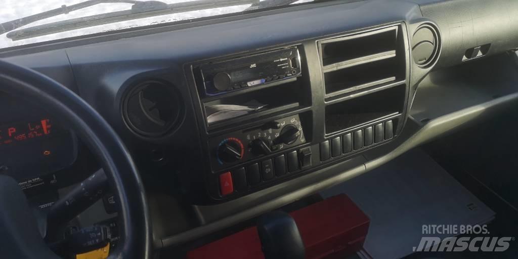 Hino 195 廂式貨物運輸車