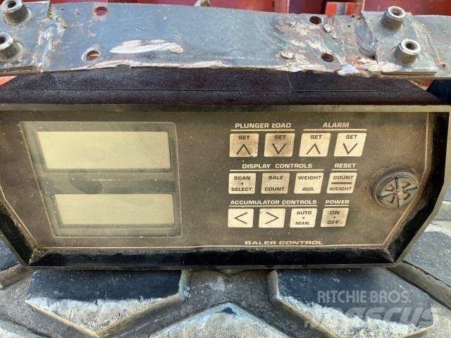 Hesston 4900 方形打捆機