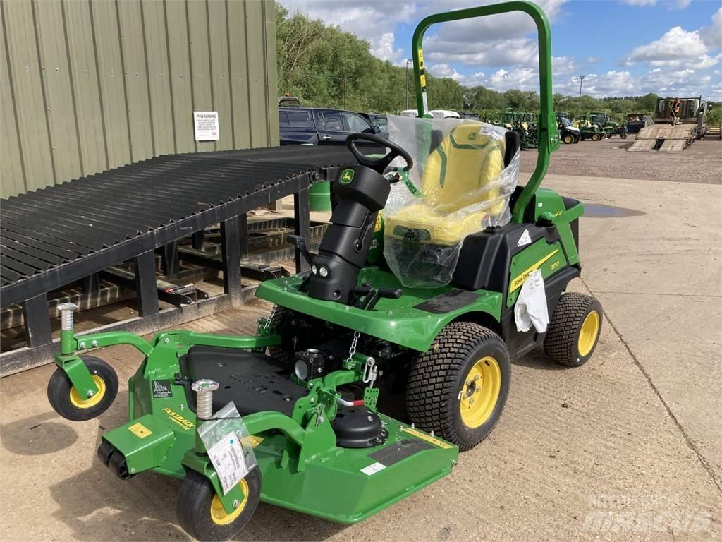 John Deere 1550 騎乘式割草機