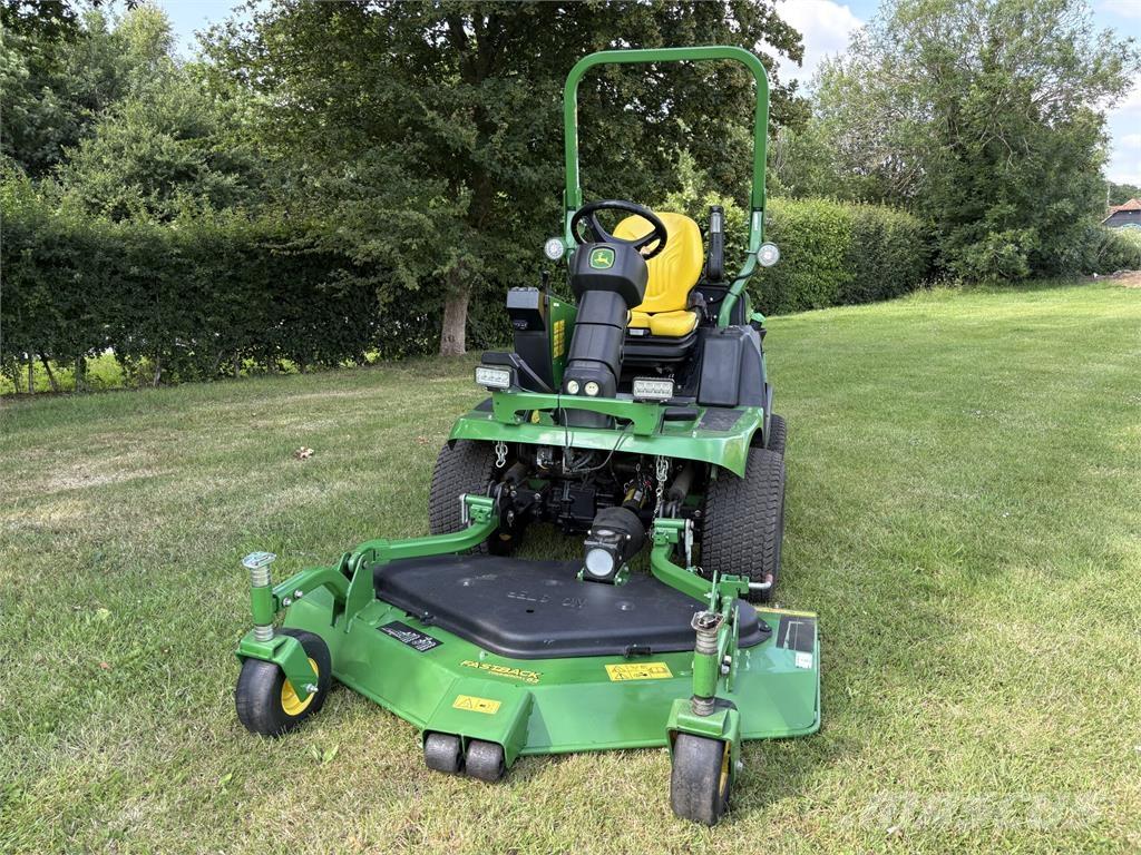 John Deere 1570 騎乘式割草機