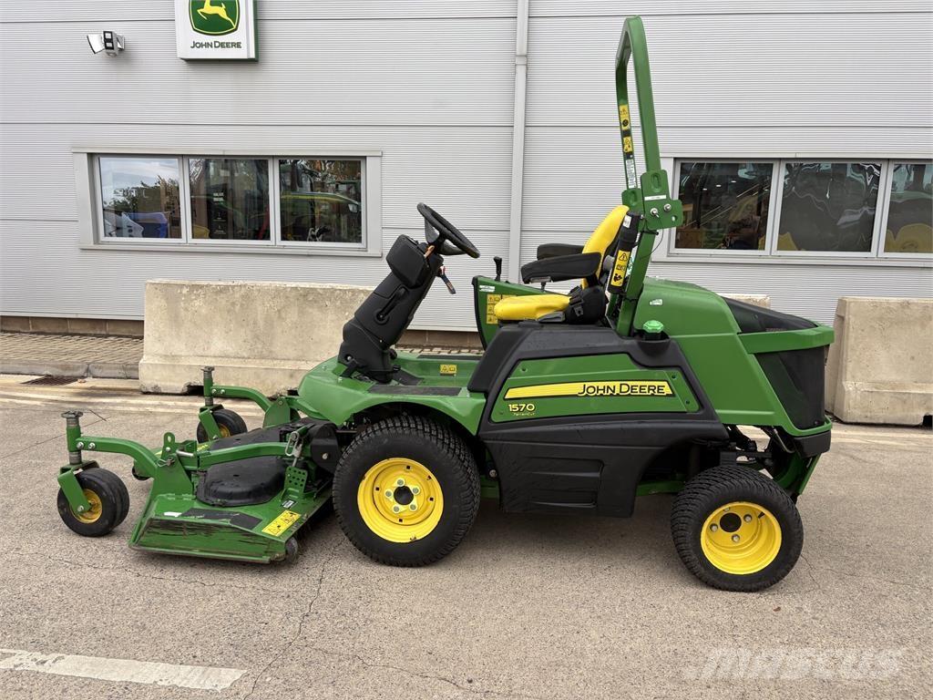 John Deere 1570 騎乘式割草機